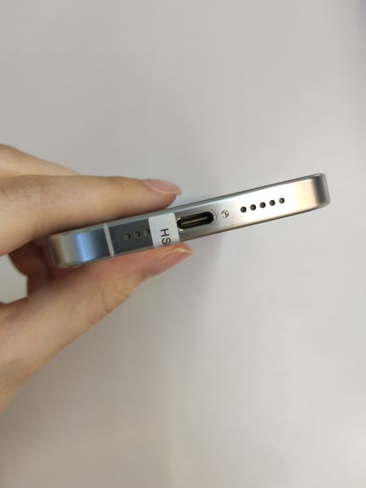 Apple iPhone 15 Pro — photo 7 of 10