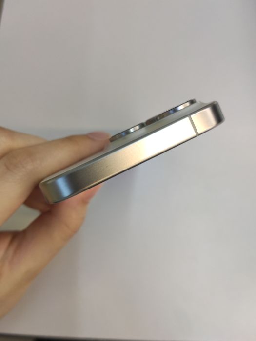 Apple iPhone 15 Pro — photo 8 of 10