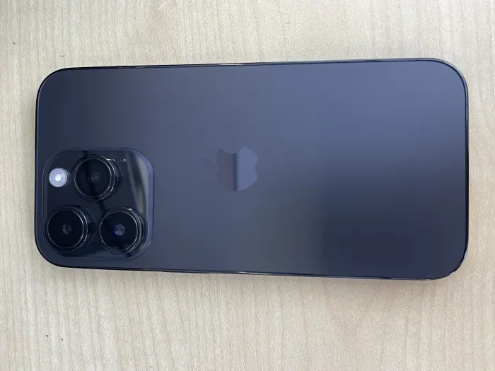 Apple iPhone 14 Pro — photo 3 of 10