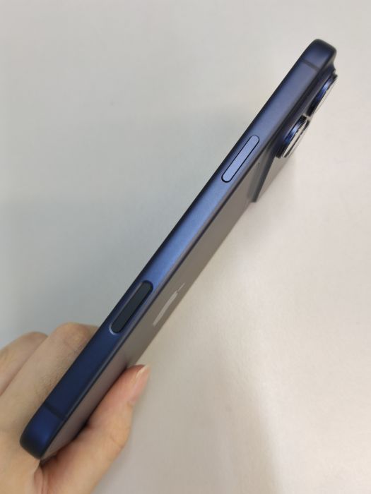 Apple iPhone 17 Pro Max — photo 4 of 8