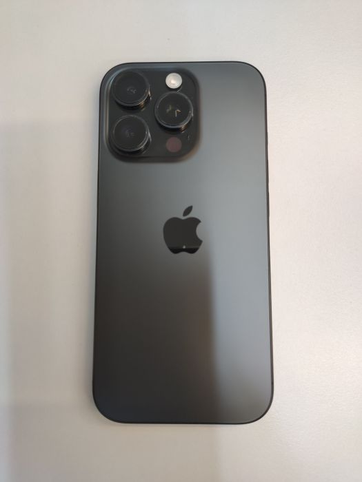Apple iPhone 16 Pro — photo 2 of 8