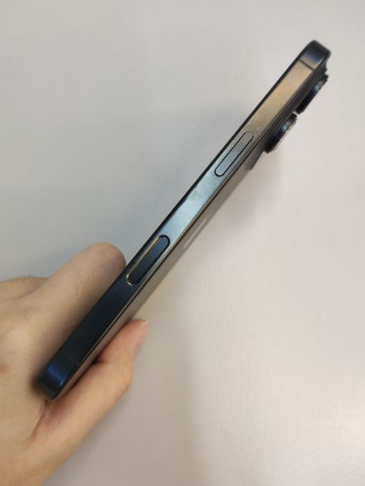 Apple iPhone 16 Pro — photo 4 of 8