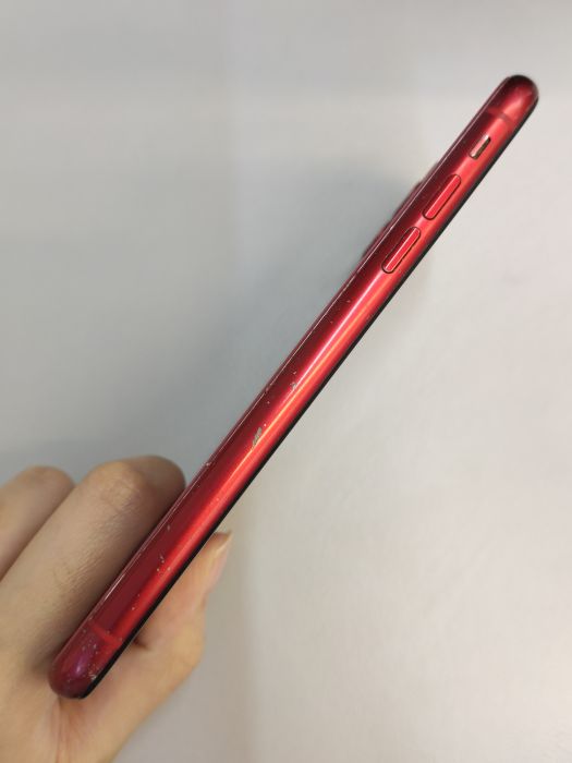 Apple iPhone 11 — photo 3 of 9