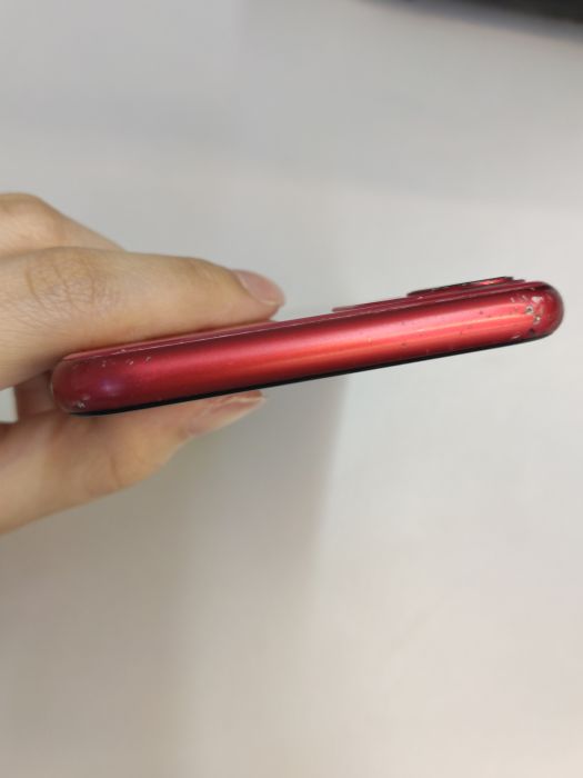 Apple iPhone 11 — photo 6 of 9