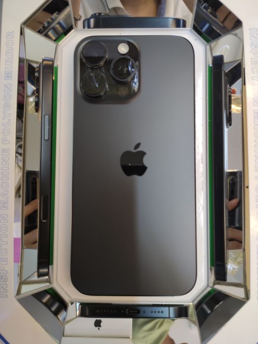 Apple iPhone 16 Pro Max — photo 2 of 10