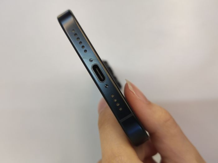 Apple iPhone 16 Pro Max — photo 7 of 10