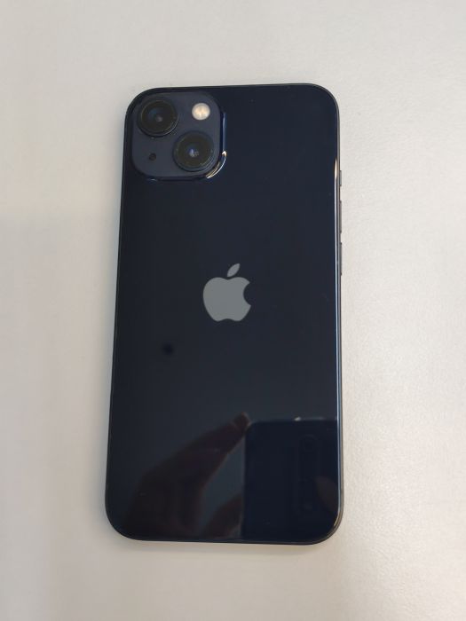 Apple iPhone 13 — photo 2 of 8
