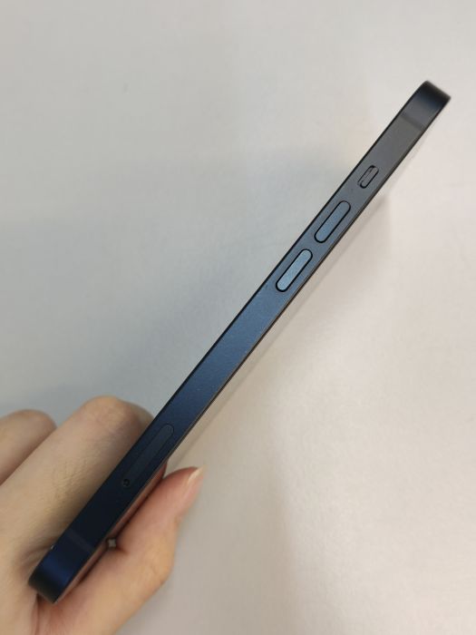 Apple iPhone 13 — photo 3 of 8