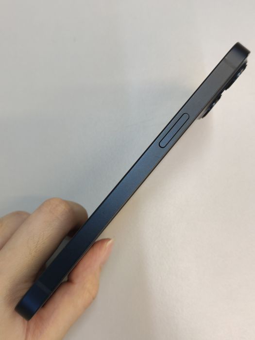 Apple iPhone 13 — photo 4 of 8