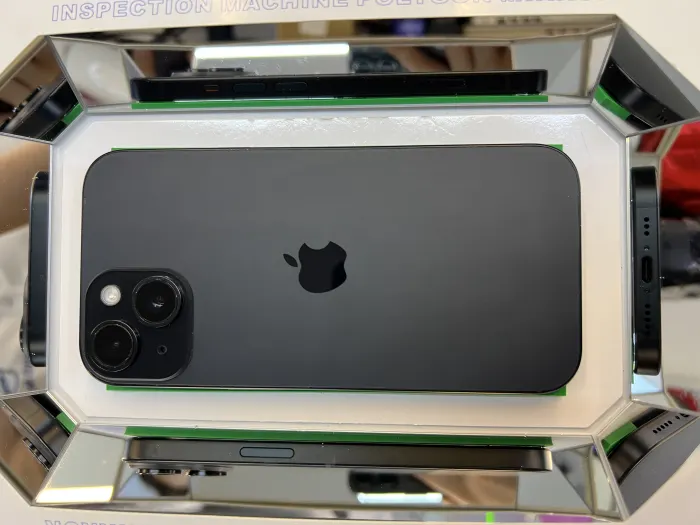 Apple iPhone 15 — photo 2 of 11