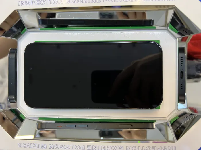 Apple iPhone 15 — photo 4 of 11