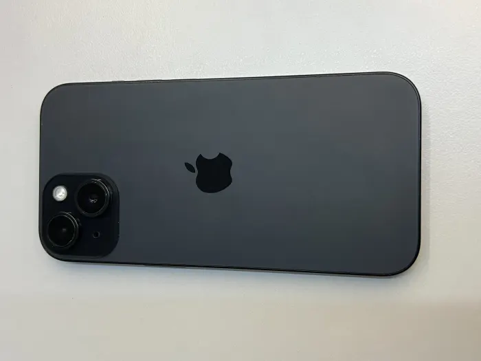 Apple iPhone 15 — photo 5 of 11