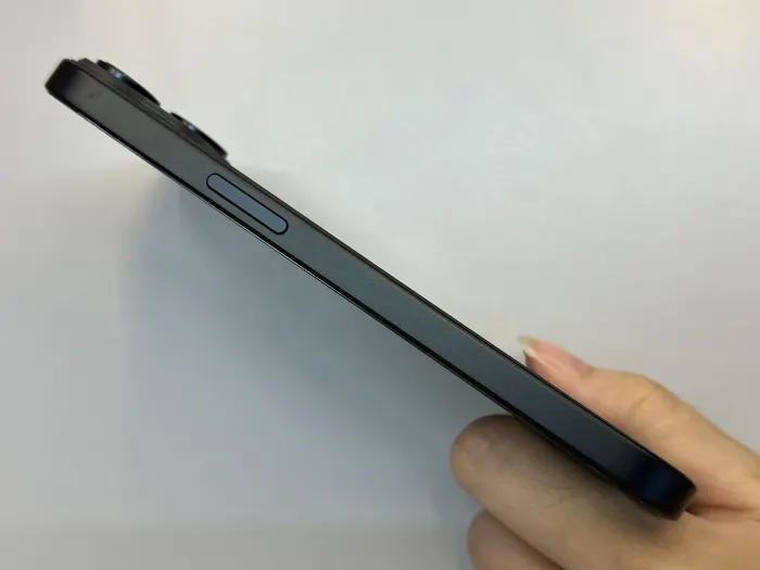 Apple iPhone 15 — photo 7 of 11
