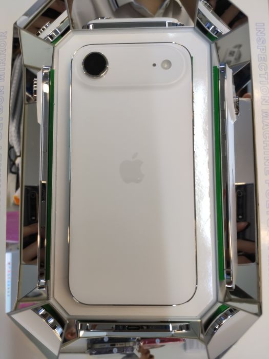 Apple iPhone 17 Air — photo 2 of 10