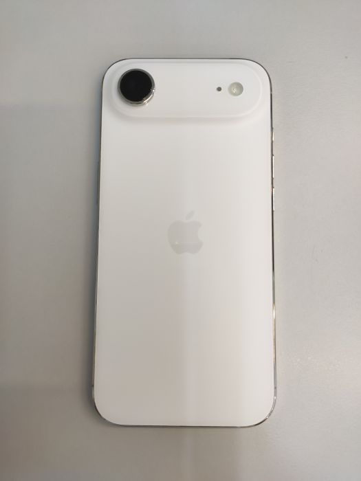 Apple iPhone 17 Air — photo 4 of 10