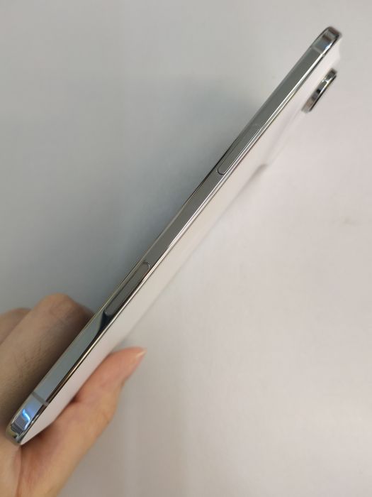Apple iPhone 17 Air — photo 6 of 10