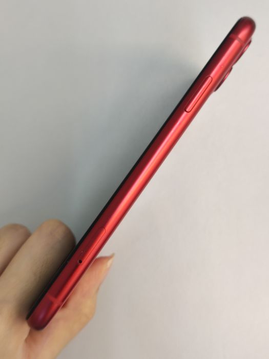 Apple iPhone 11 — photo 6 of 11
