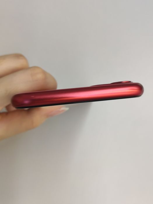 Apple iPhone 11 — photo 8 of 11