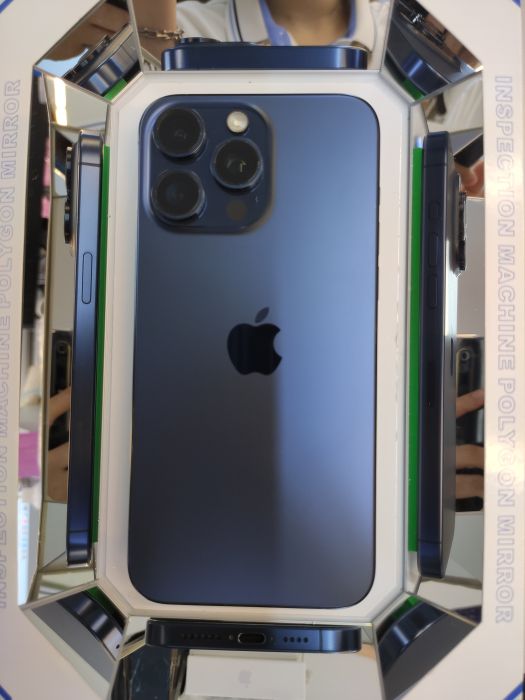 Apple iPhone 15 Pro Max — photo 2 of 10
