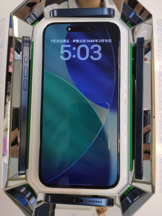 Apple iPhone 15 Pro Max — photo 3 of 10