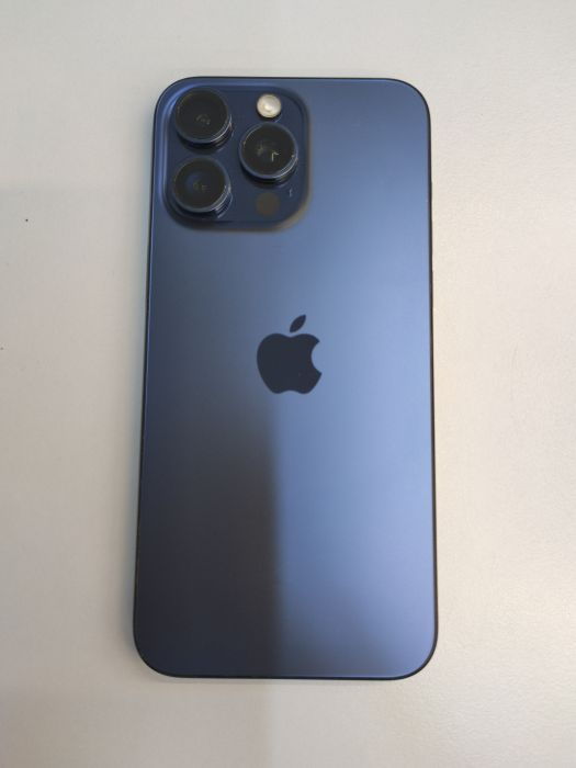 Apple iPhone 15 Pro Max — photo 4 of 10