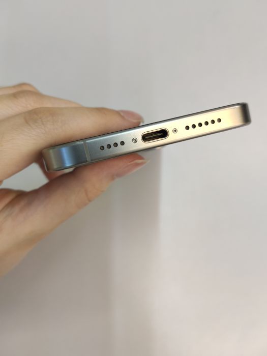 Apple iPhone 15 Pro Max — photo 5 of 8