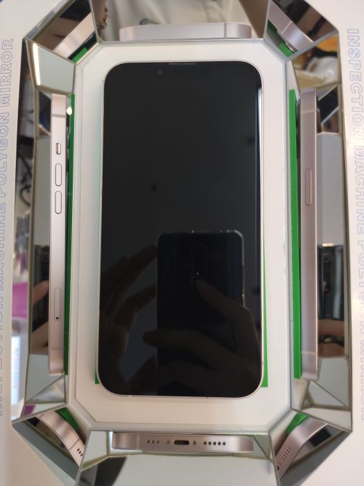 Apple iPhone 13 — photo 3 of 10
