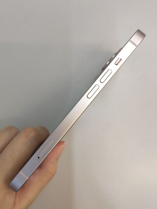 Apple iPhone 13 — photo 5 of 10
