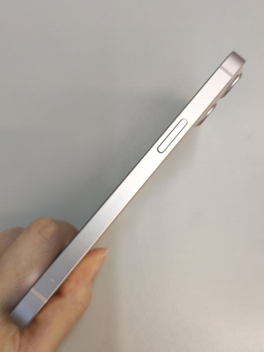 Apple iPhone 13 — photo 6 of 10