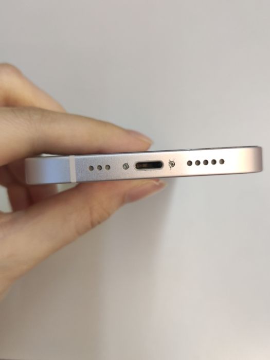 Apple iPhone 13 — photo 7 of 10