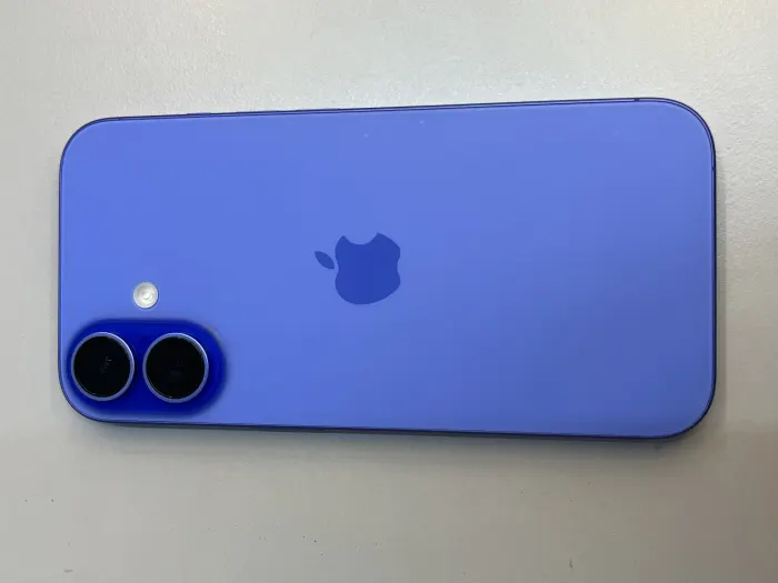 Apple iPhone 16 — photo 2 of 10