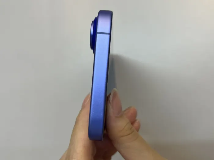 Apple iPhone 16 — photo 3 of 10