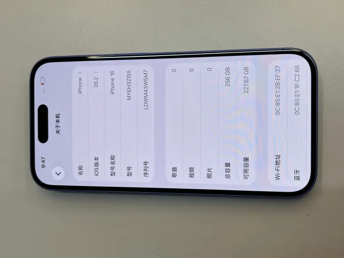 Apple iPhone 16 — photo 7 of 10