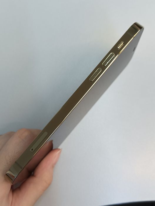Apple iPhone 12 Pro — photo 2 of 8