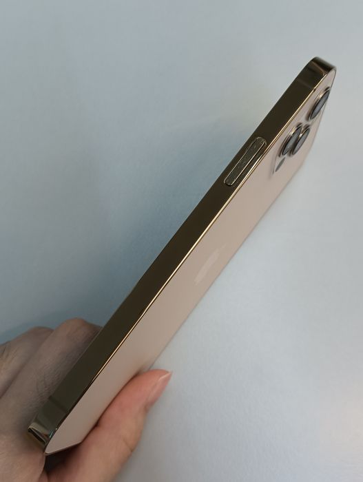Apple iPhone 12 Pro — photo 3 of 8