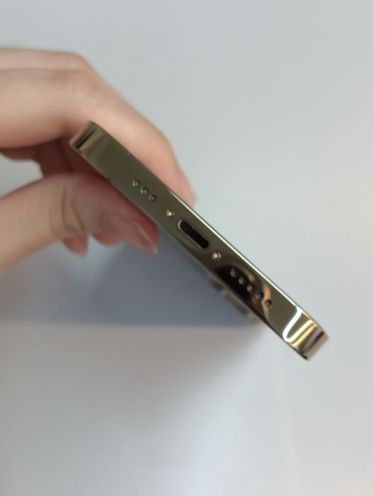 Apple iPhone 12 Pro — photo 4 of 8