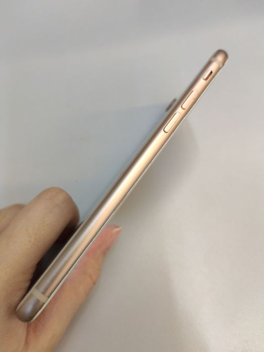 Apple iPhone 8 — photo 3 of 8