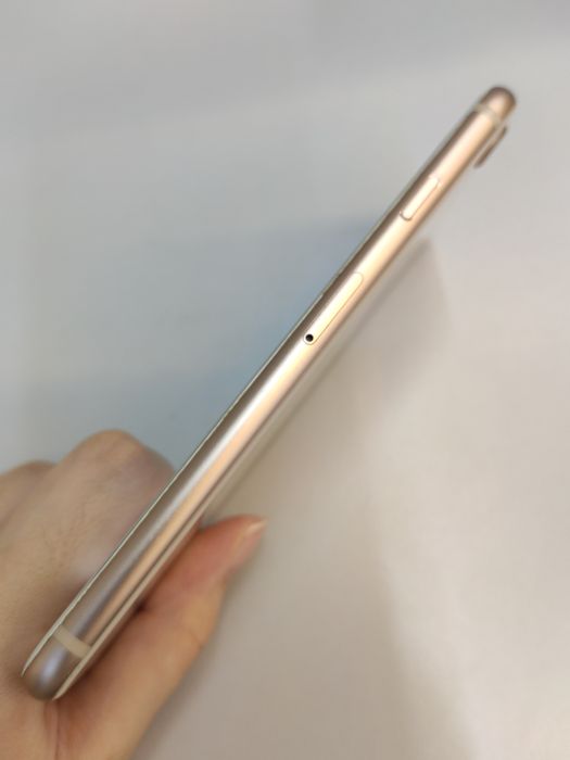 Apple iPhone 8 — photo 4 of 8