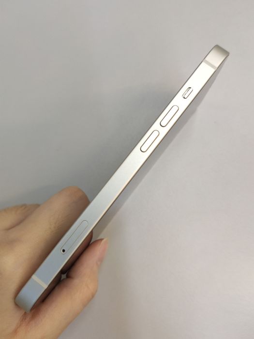 Apple iPhone 13 — photo 3 of 8