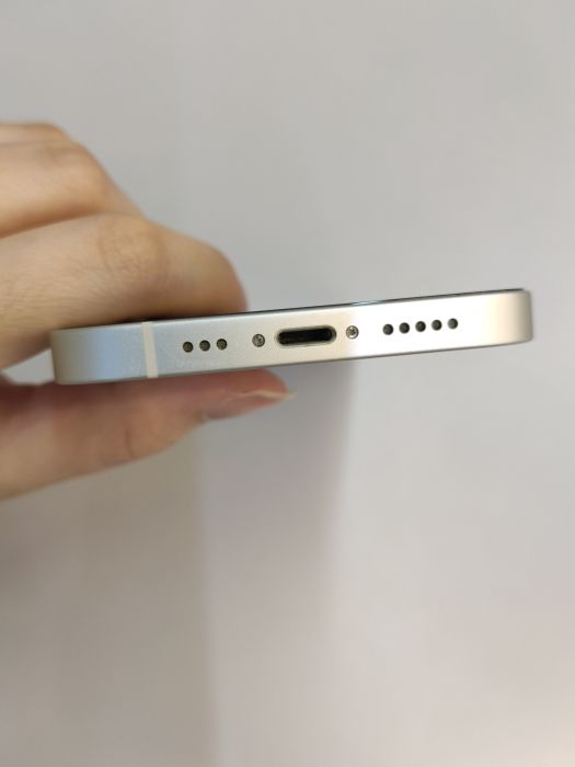 Apple iPhone 13 — photo 5 of 8