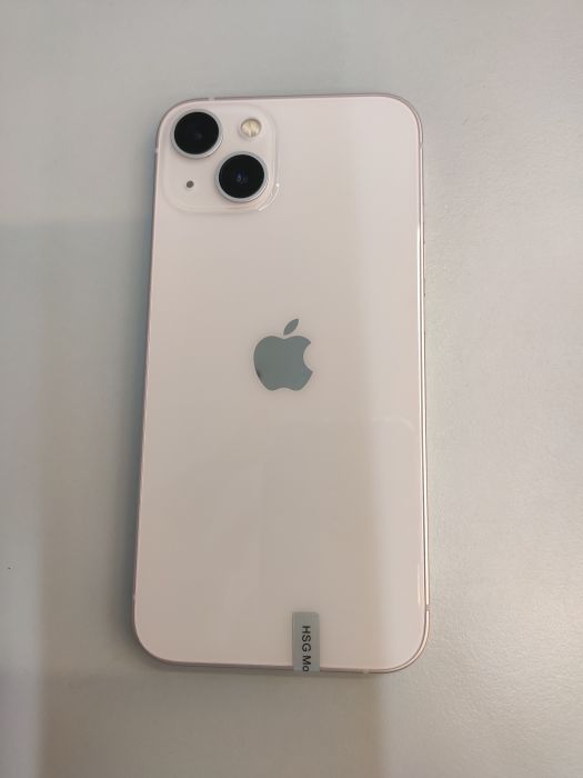 Apple iPhone 13 — photo 2 of 10