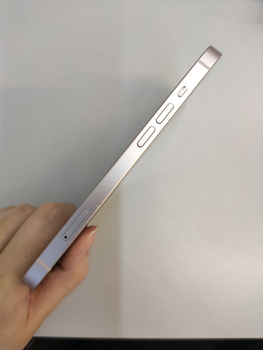 Apple iPhone 13 — photo 3 of 10