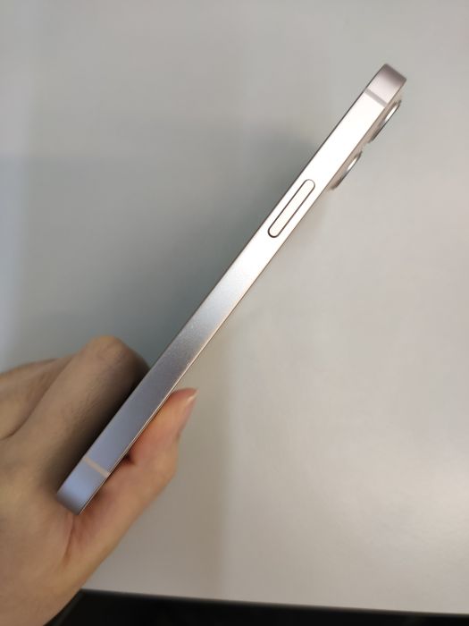 Apple iPhone 13 — photo 4 of 10