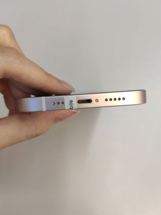 Apple iPhone 13 — photo 5 of 10