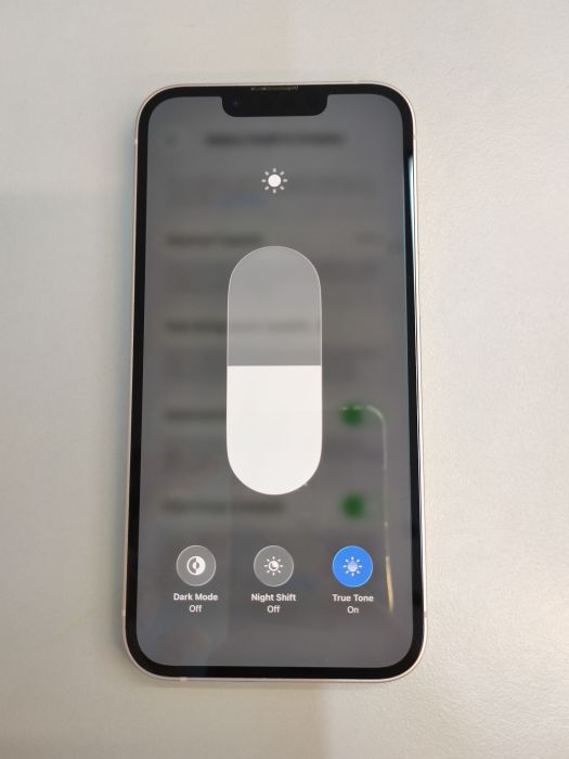 Apple iPhone 13 — photo 7 of 10