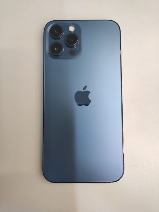 Apple iPhone 12 Pro Max — photo 4 of 10