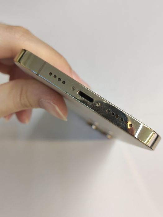 Apple iPhone 12 Pro Max — photo 5 of 8