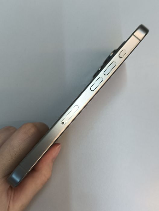 Apple iPhone 15 Pro — photo 2 of 8