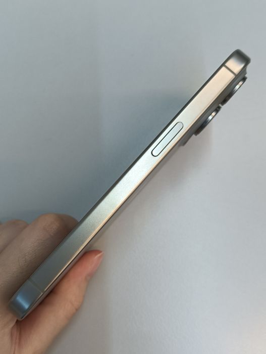 Apple iPhone 15 Pro — photo 3 of 8