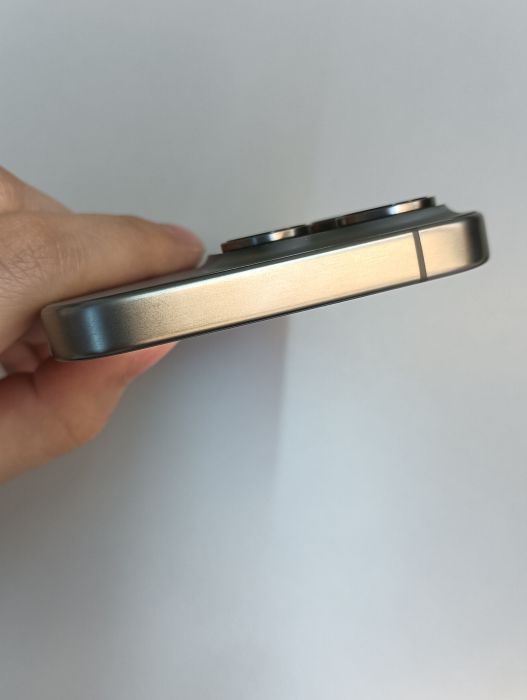 Apple iPhone 15 Pro — photo 5 of 8